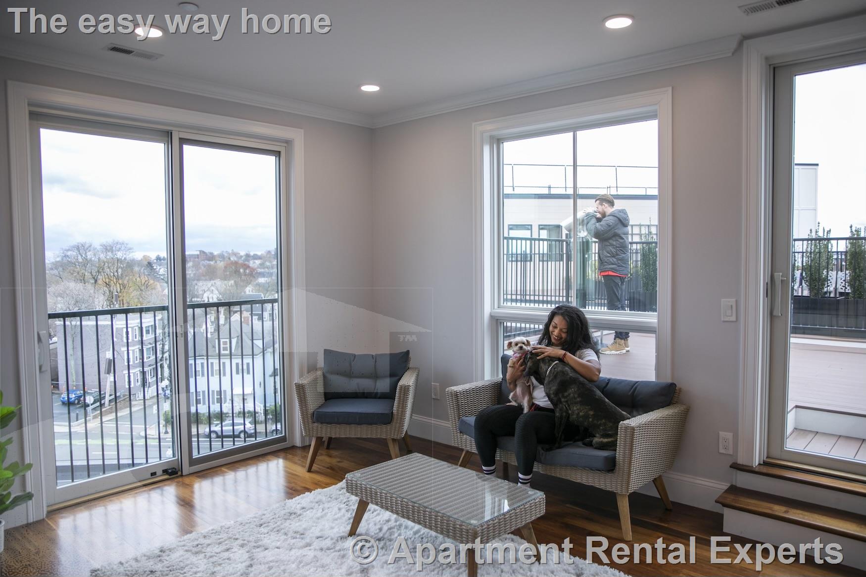 519 Broadway, Magoun Square