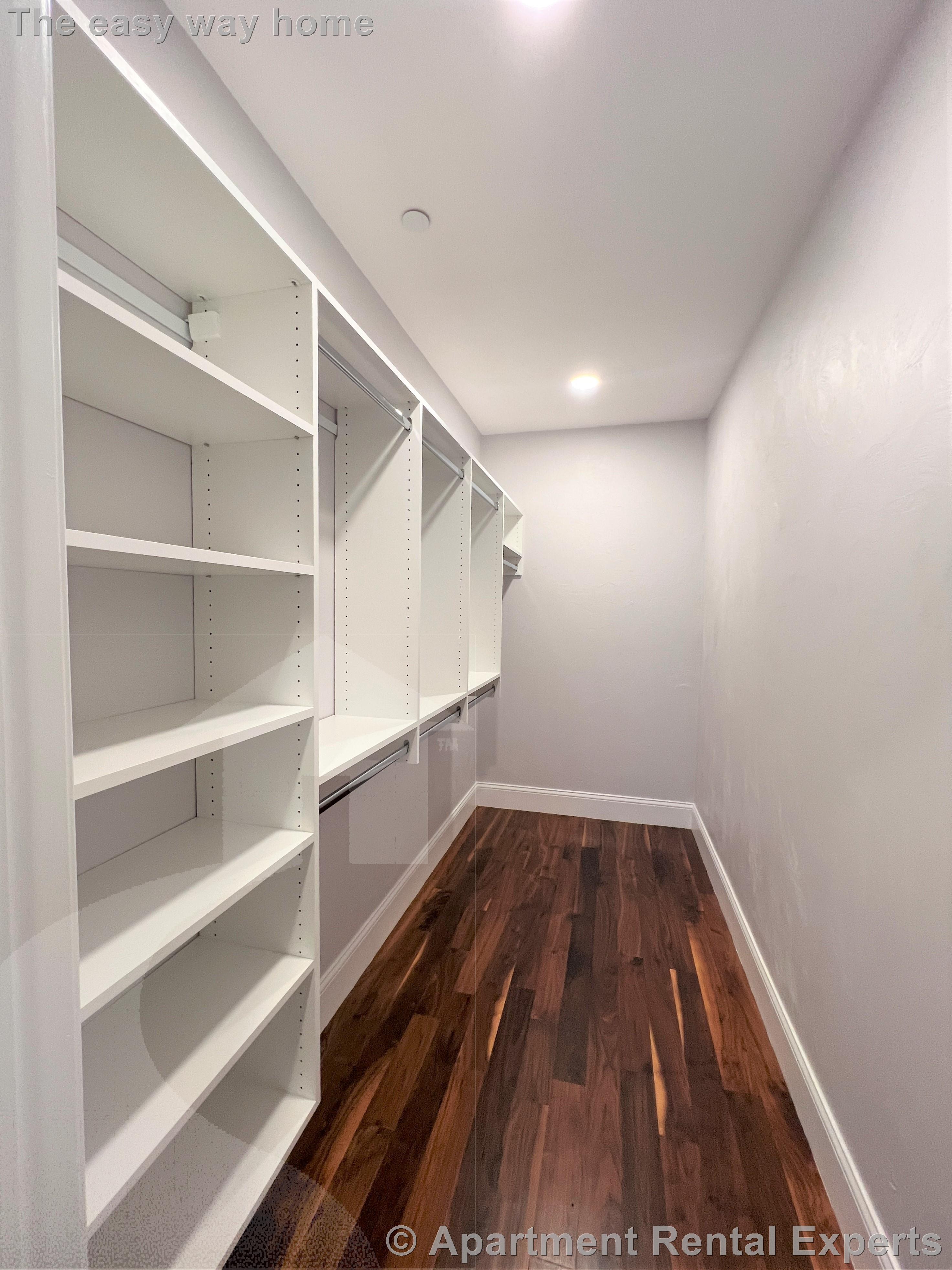 519 Broadway, Magoun Square