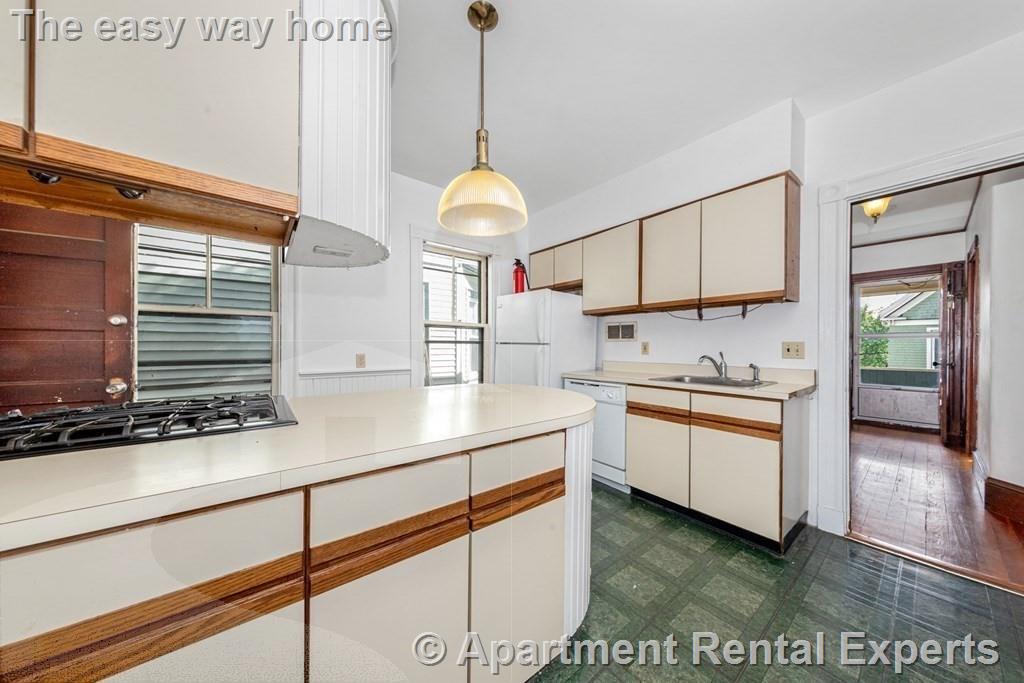 59 Hawthorne St, Davis Square