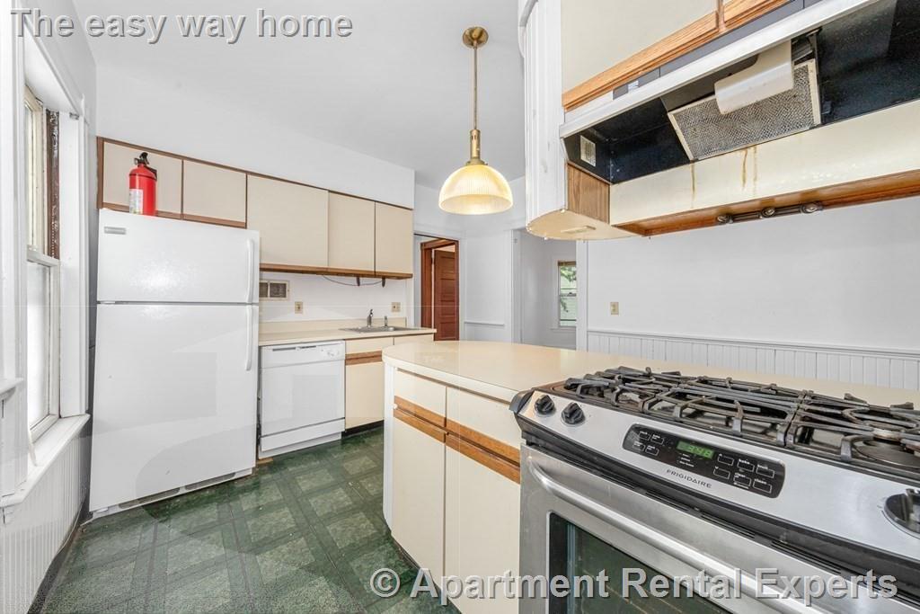 59 Hawthorne St, Davis Square