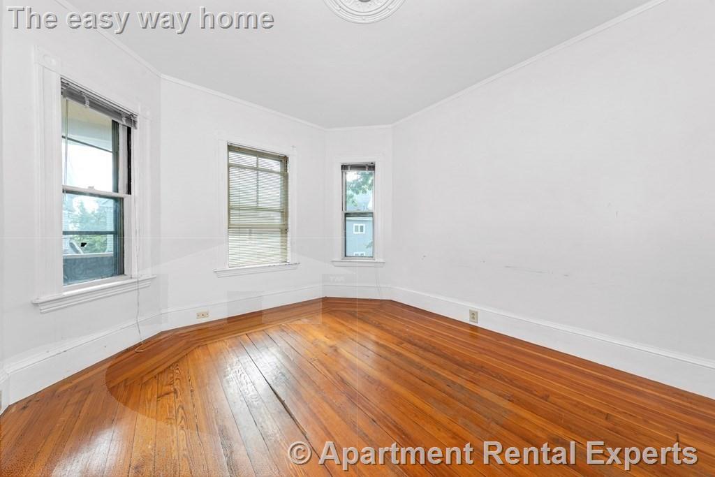 59 Hawthorne St, Davis Square