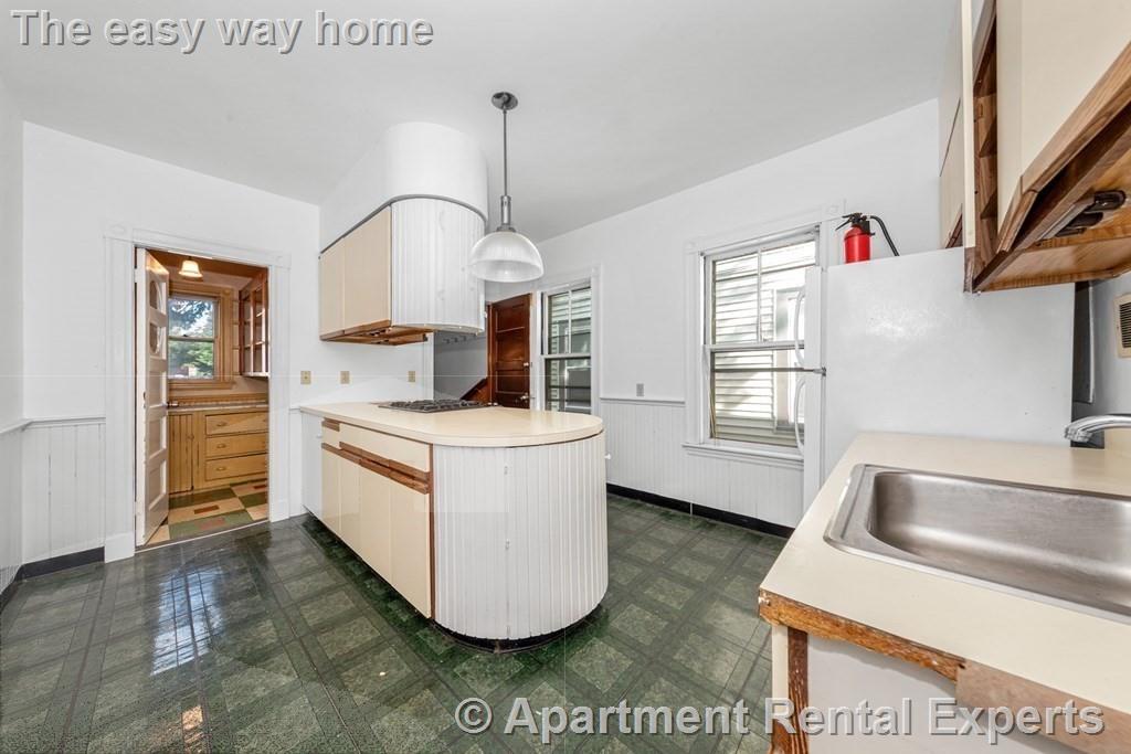 59 Hawthorne St, Davis Square