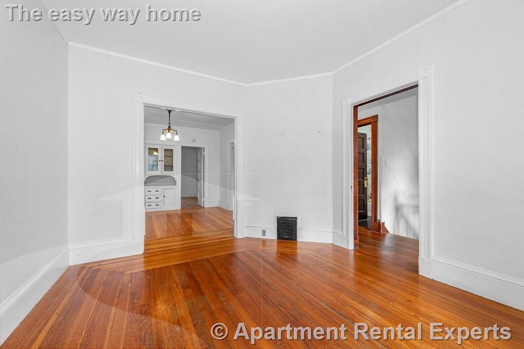 59 Hawthorne St, Davis Square