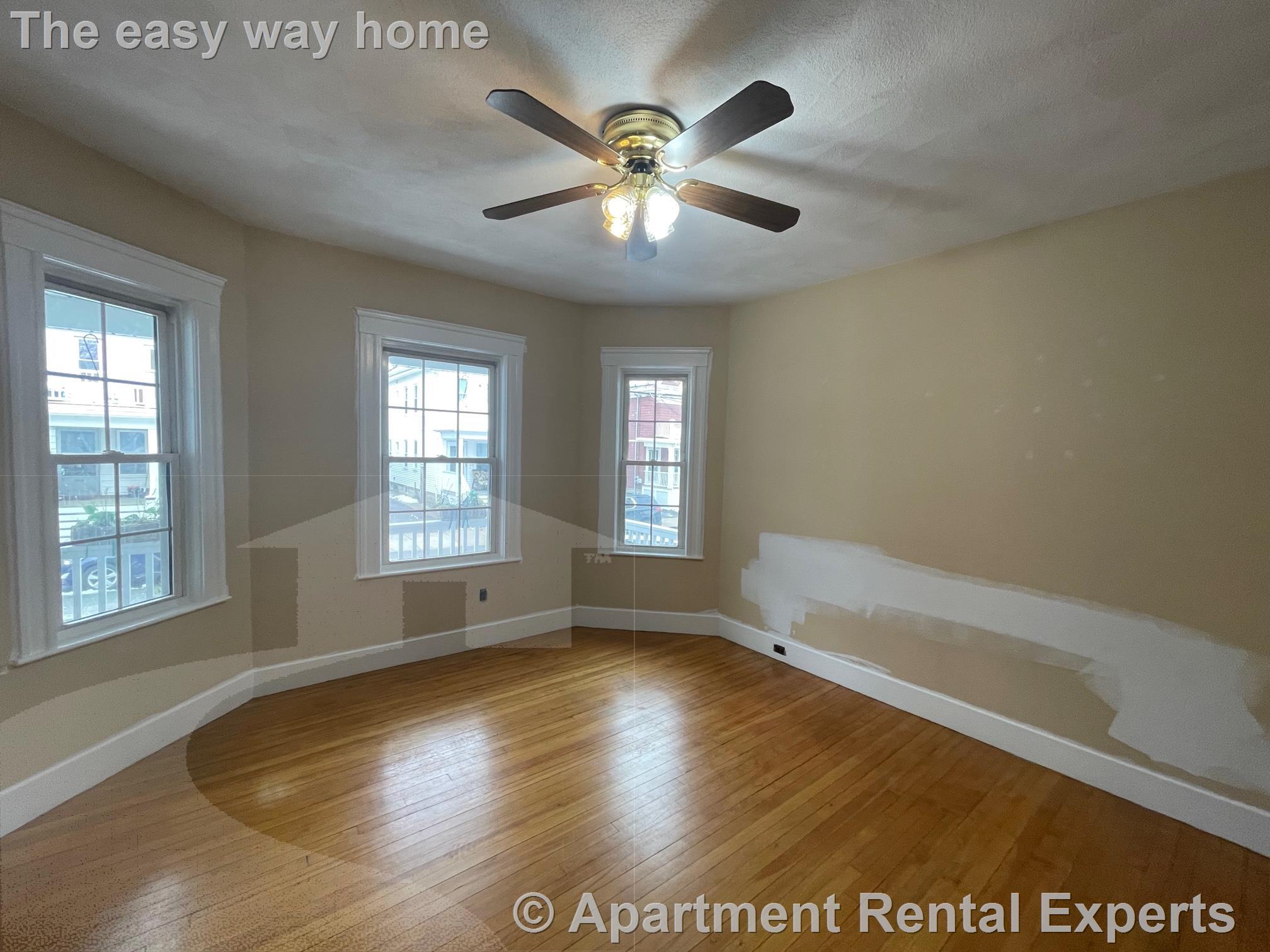 24 Stoughton St, Tufts