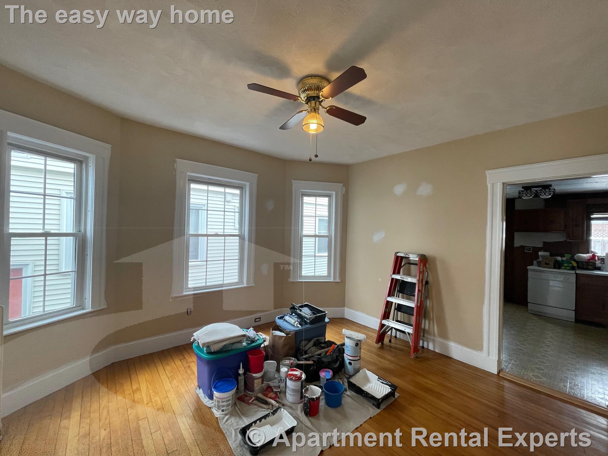 24 Stoughton St, Tufts