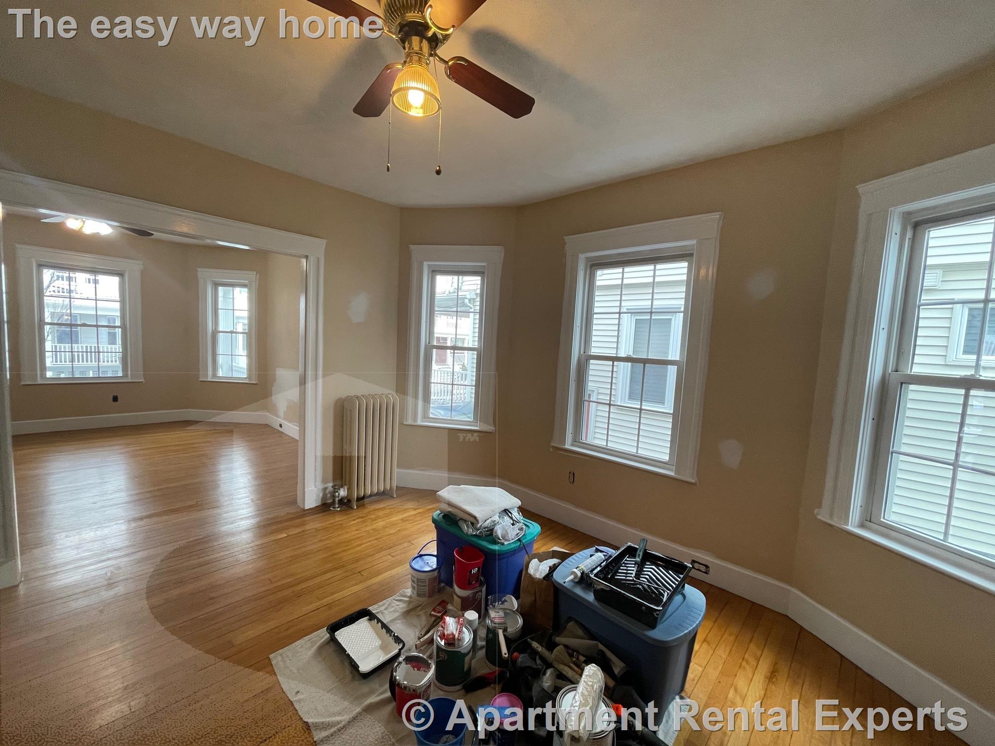 24 Stoughton St, Tufts