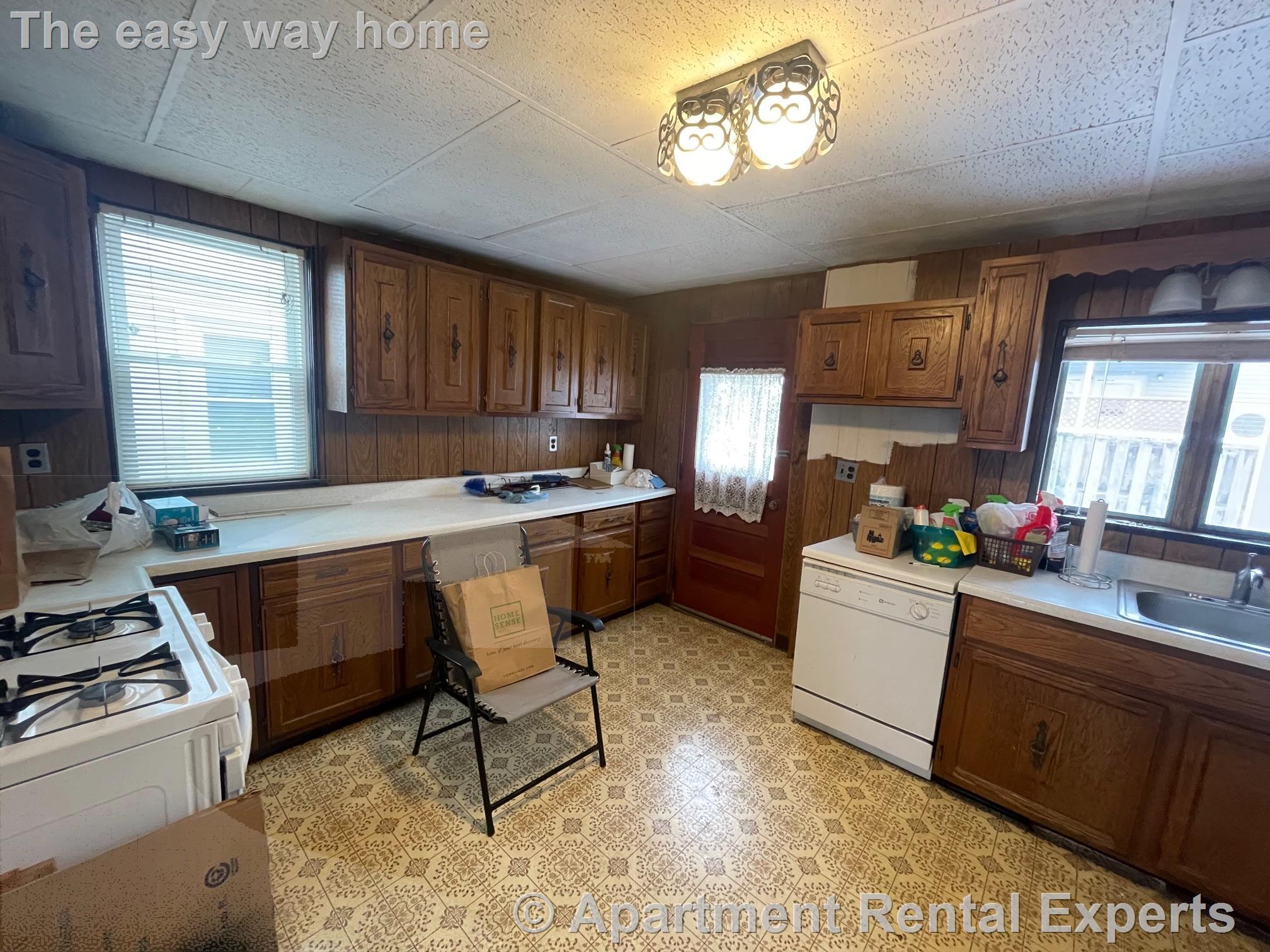 24 Stoughton St, Tufts