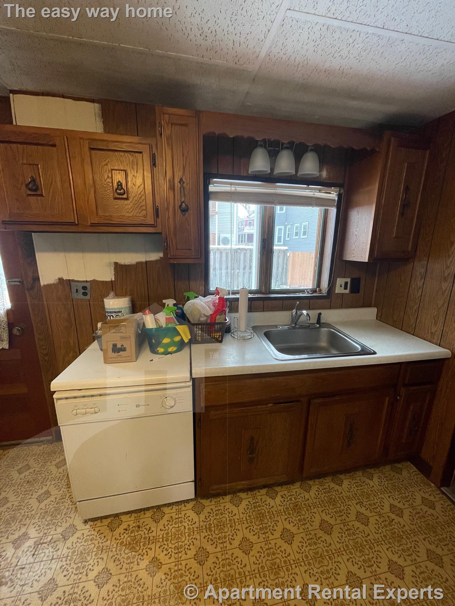 24 Stoughton St, Tufts