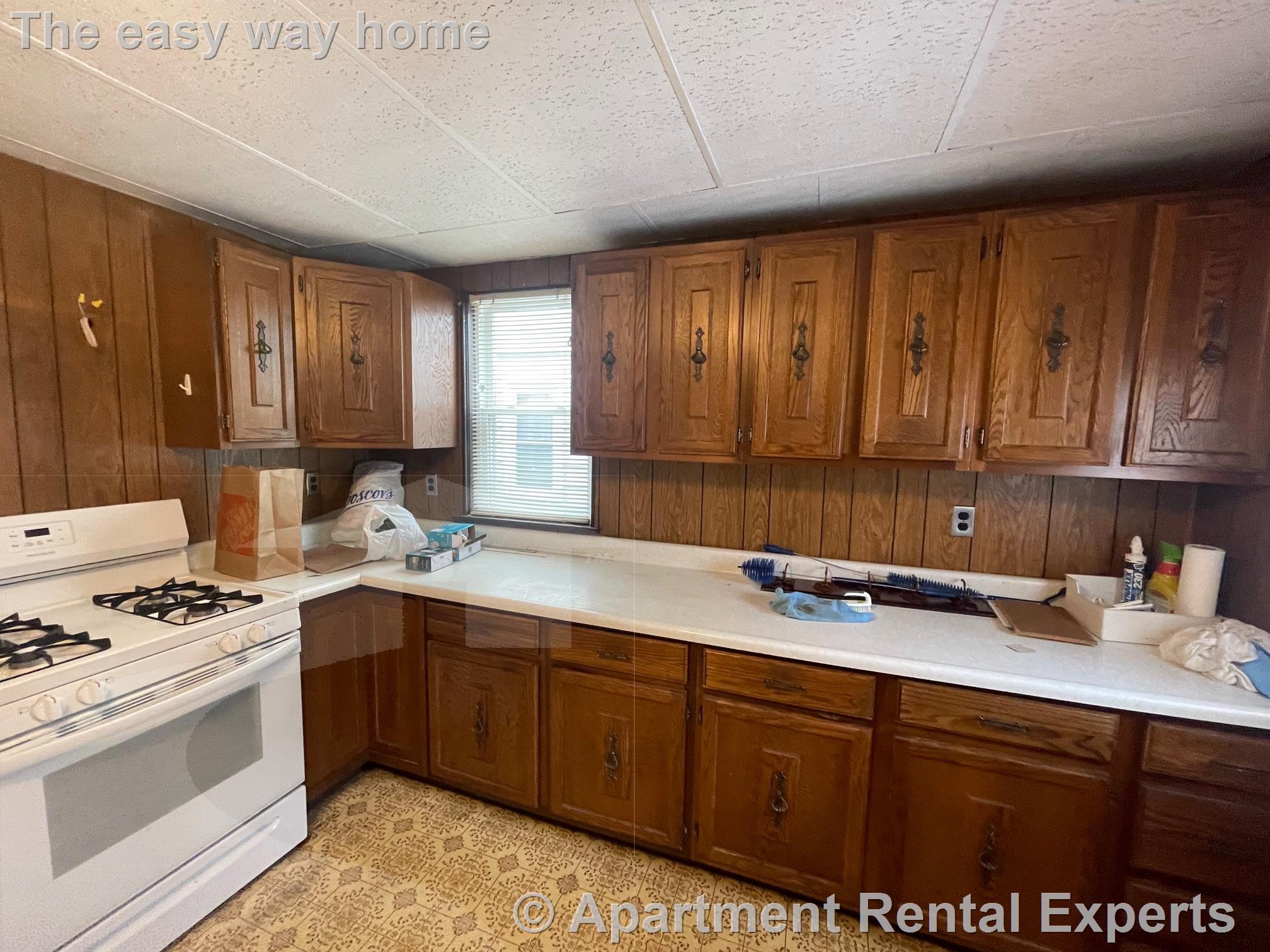 24 Stoughton St, Tufts