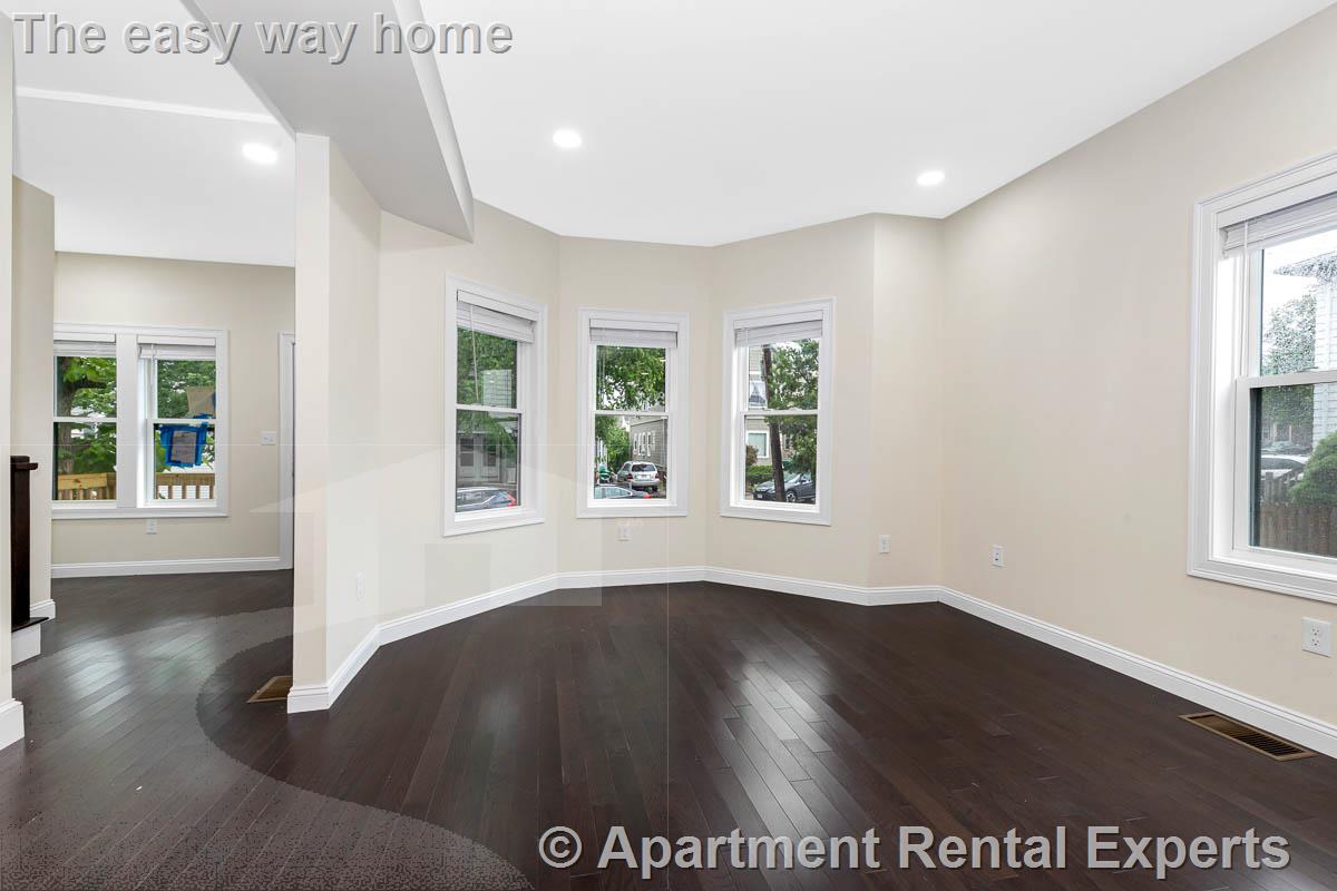 77 Winchester St, Ball Square