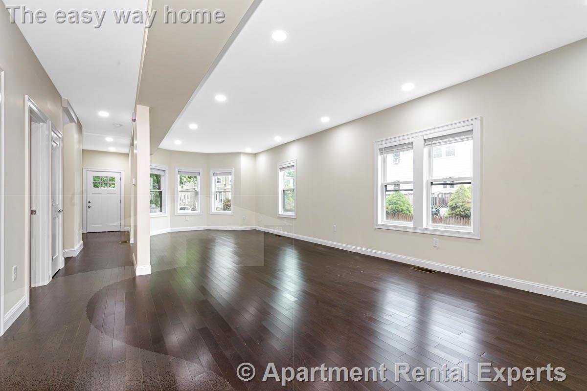 77 Winchester St, Ball Square