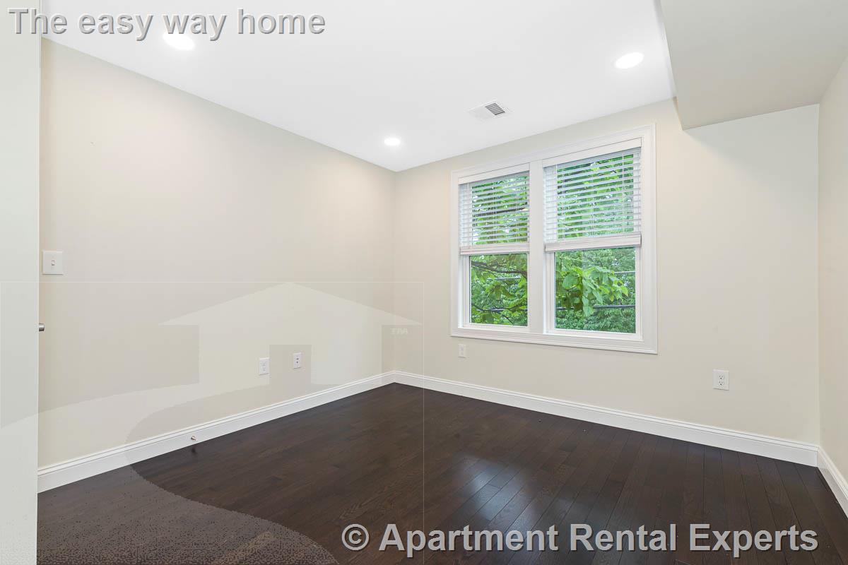 77 Winchester St, Ball Square