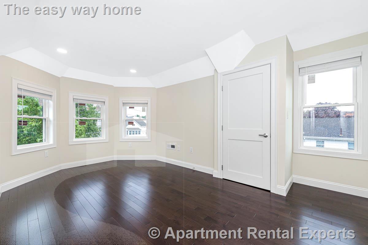 77 Winchester St, Ball Square