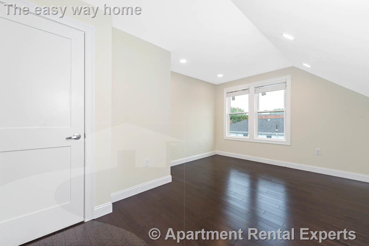 77 Winchester St, Ball Square