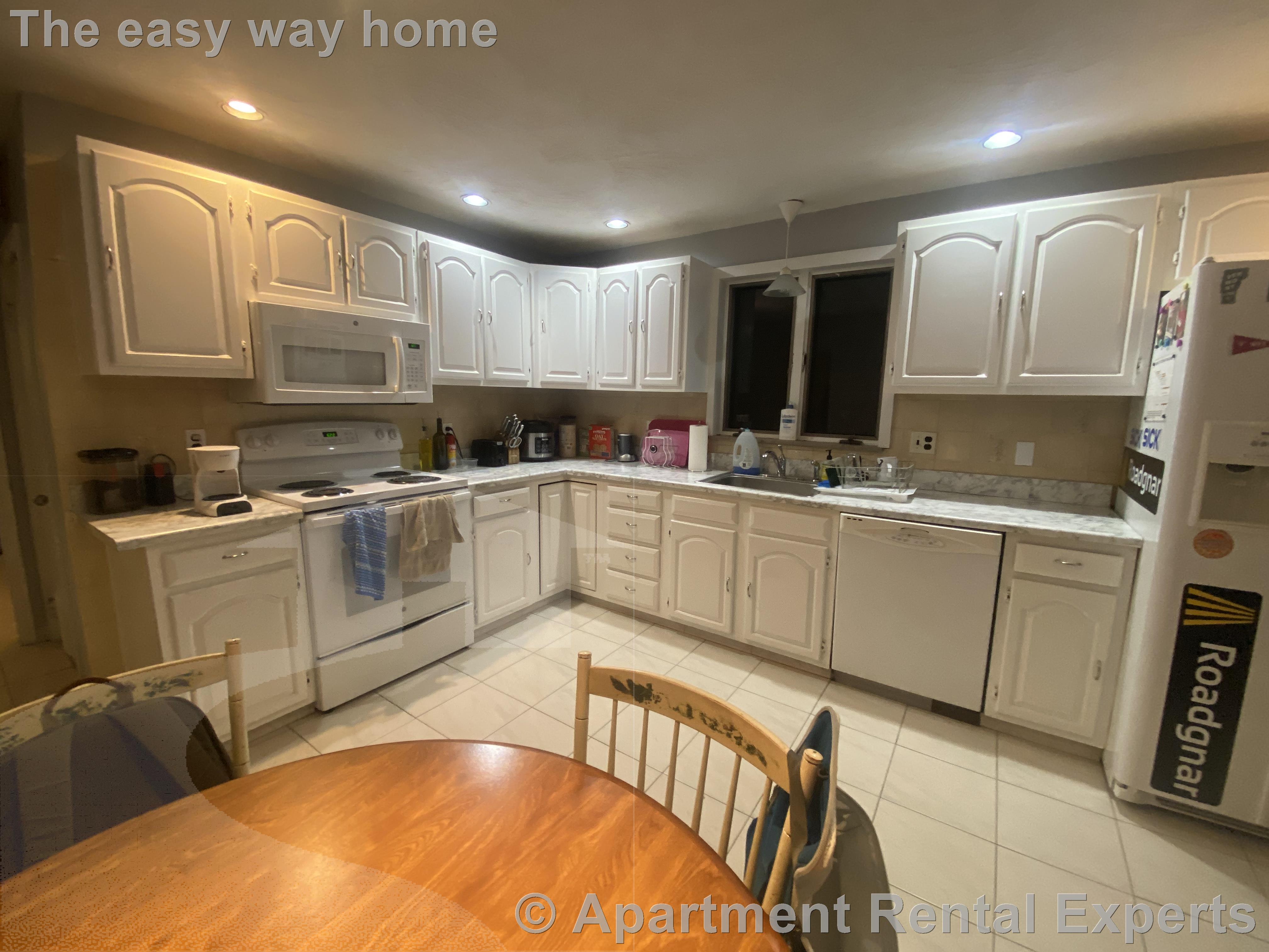 66 Paris St, Medford Square