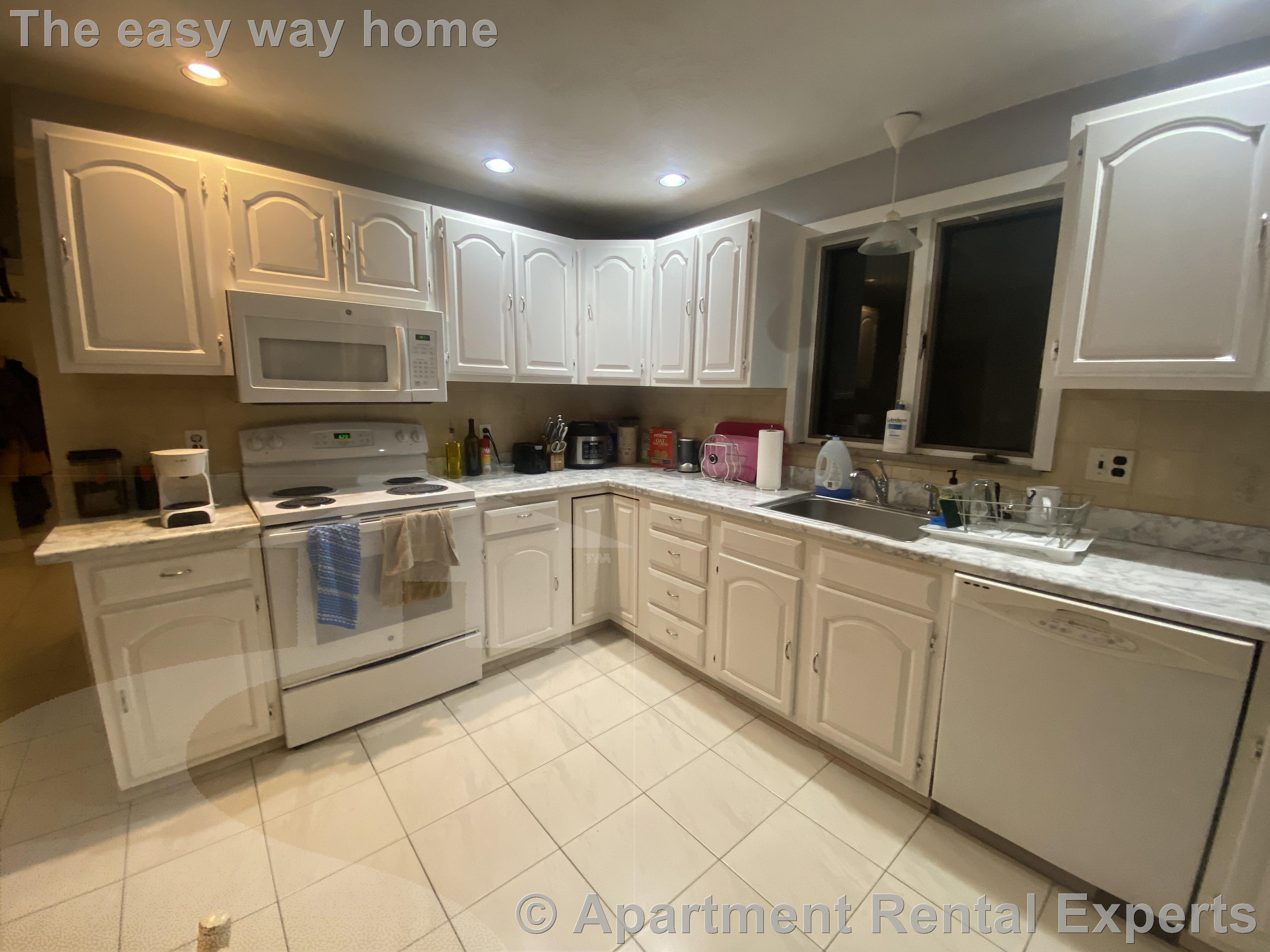 66 Paris St, Medford Square