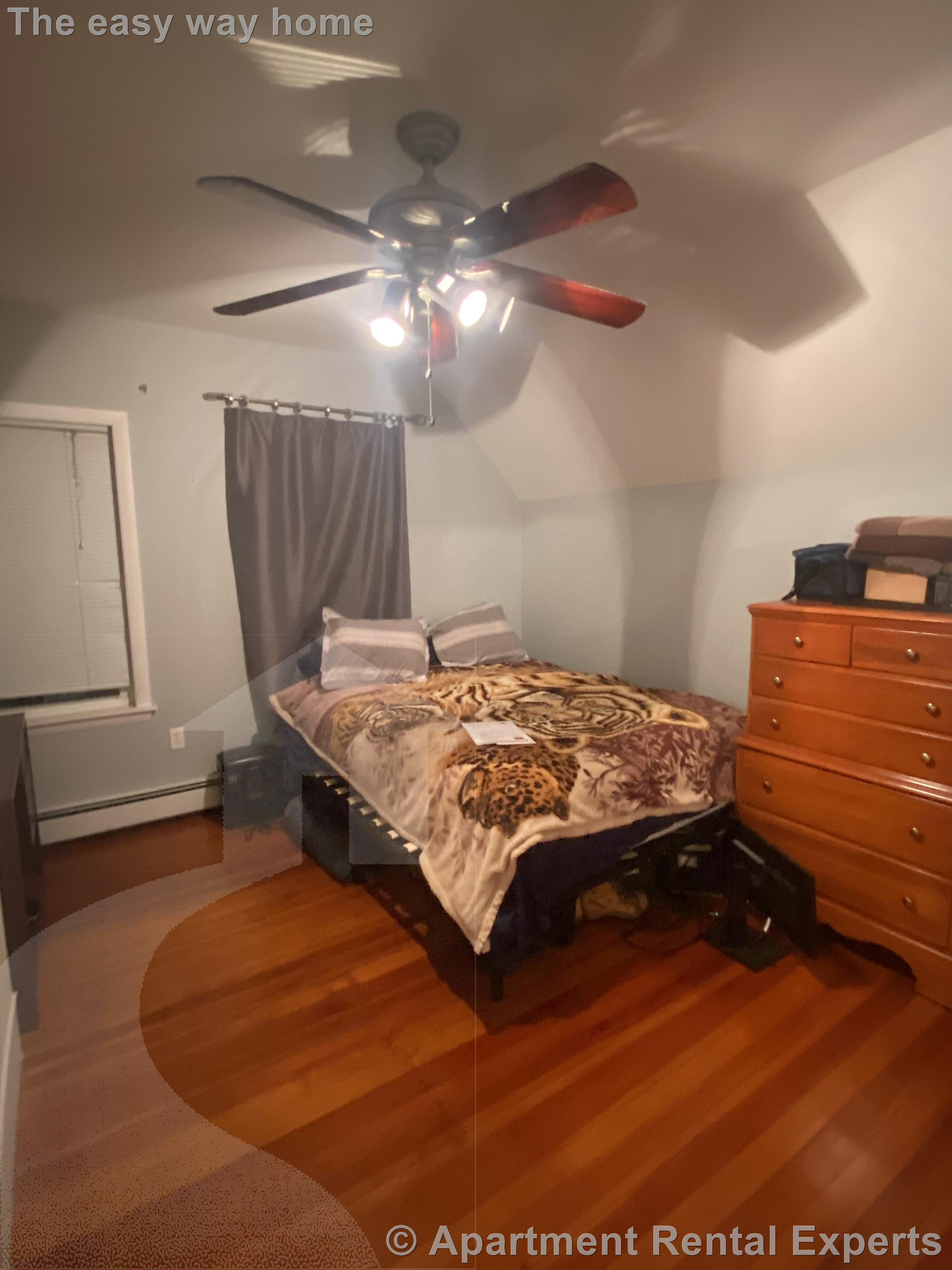 66 Paris St, Medford Square