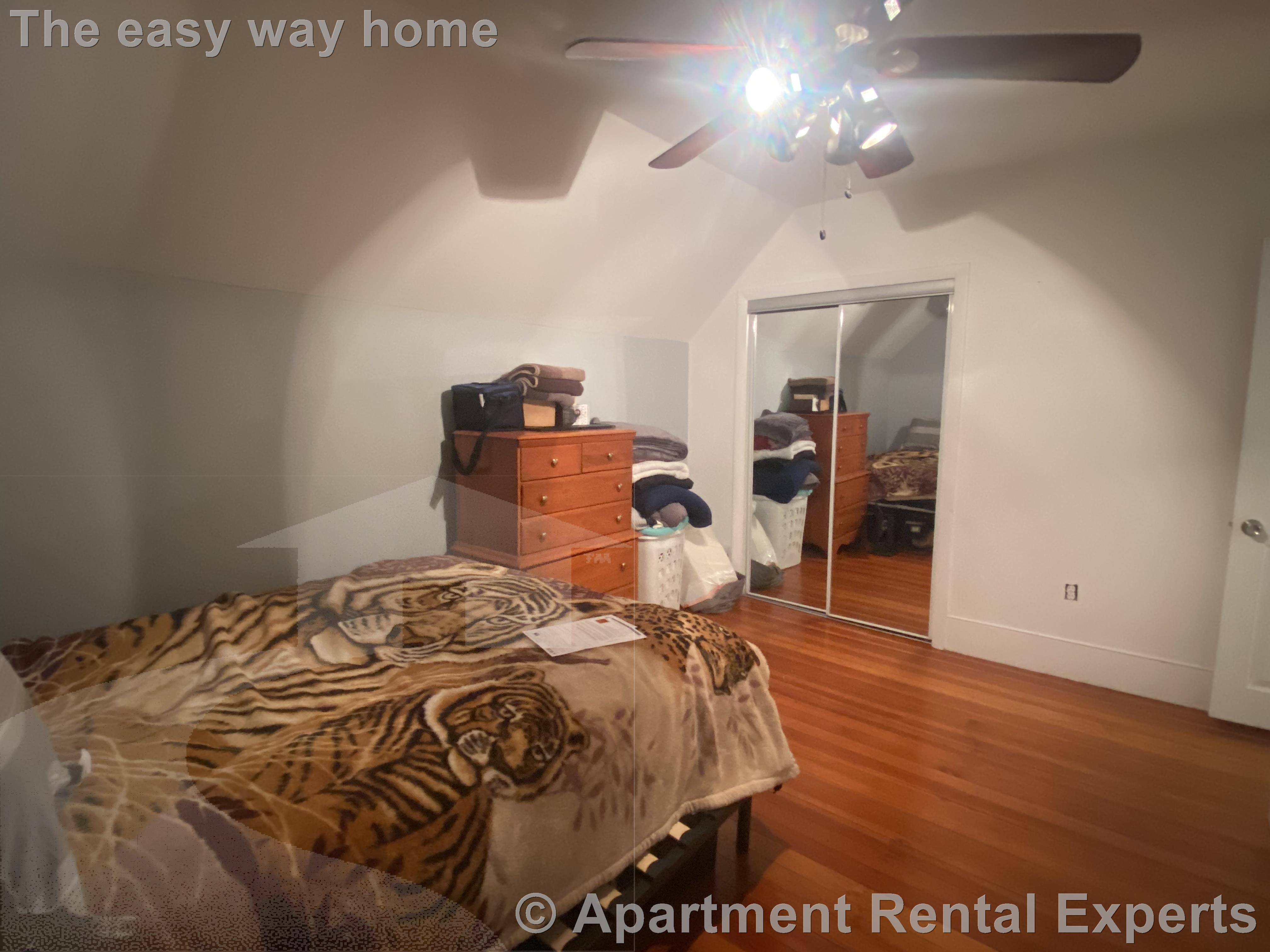 66 Paris St, Medford Square