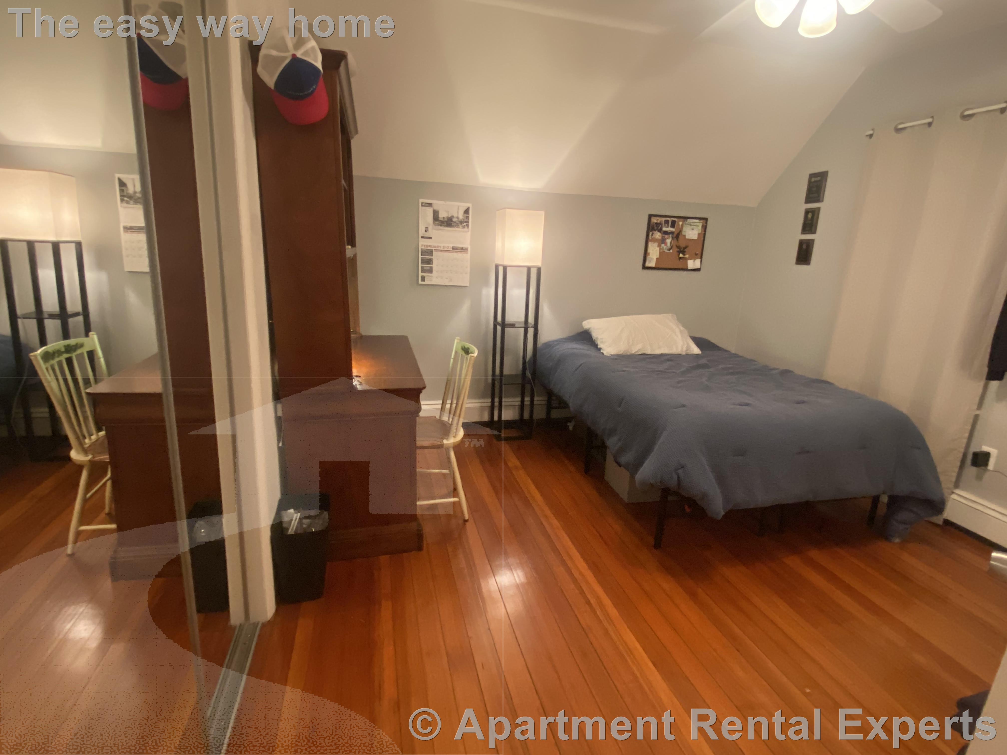 66 Paris St, Medford Square