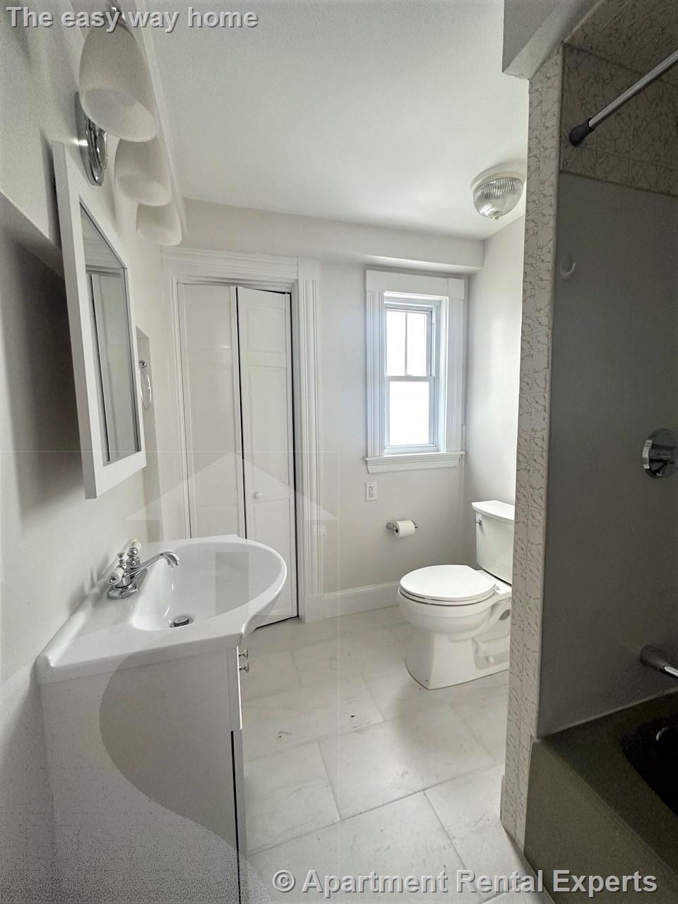 35 College Ave, Tufts