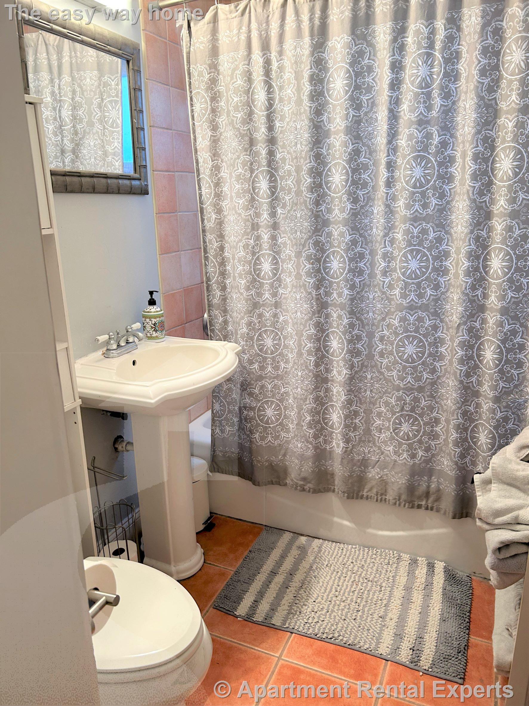 8 Valley St, Medford Square