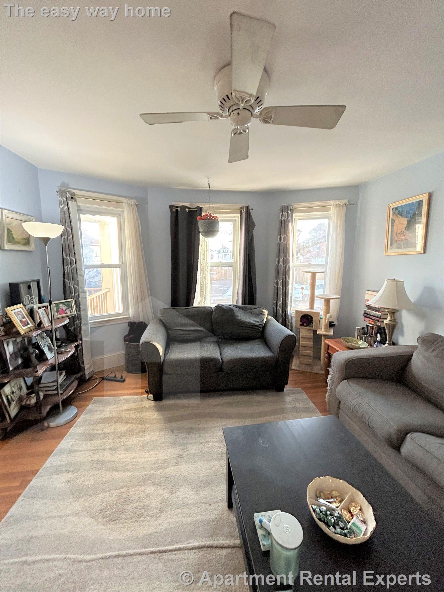 8 Valley St, Medford Square