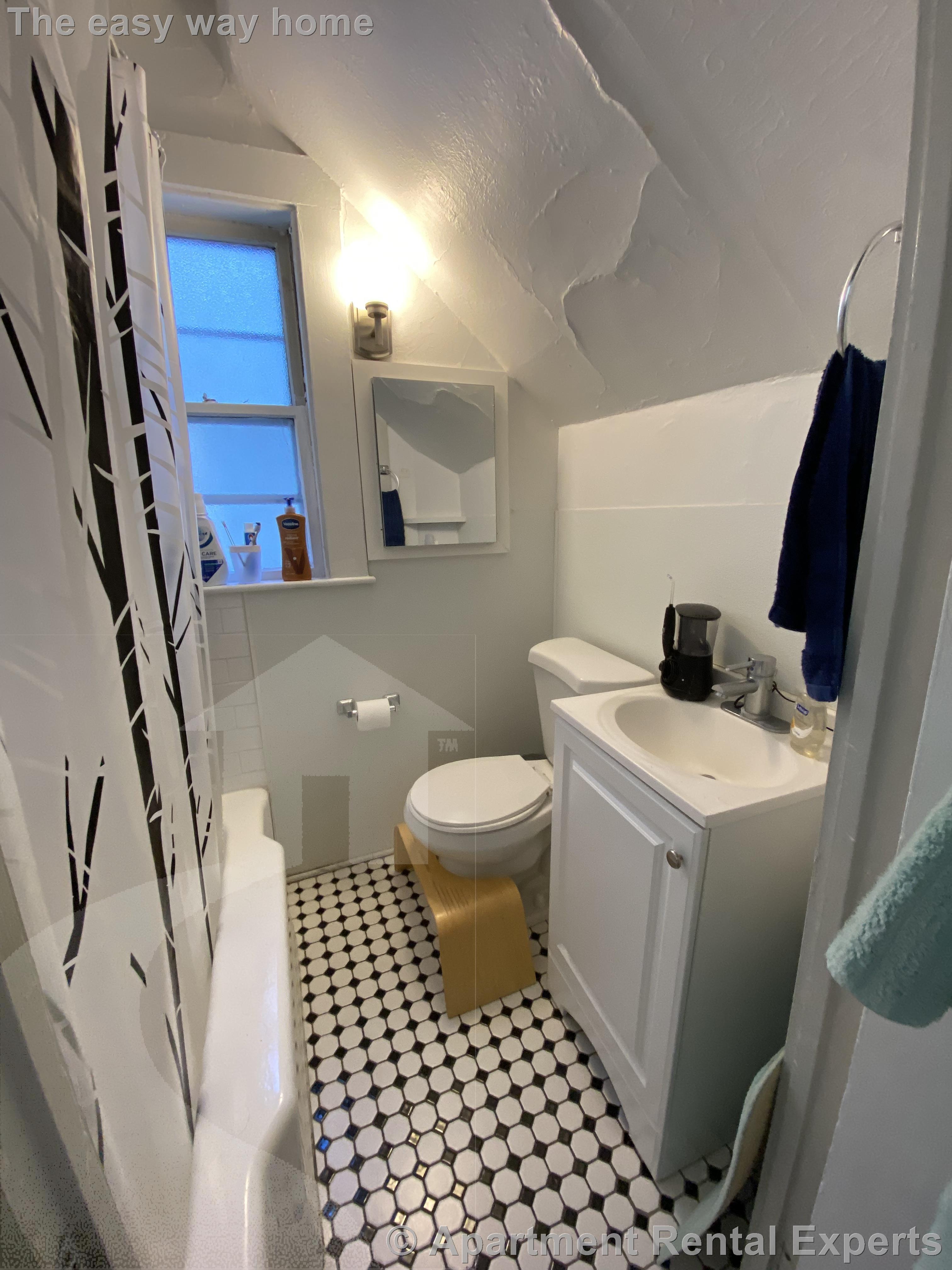 378 Harvard St, Harvard Square