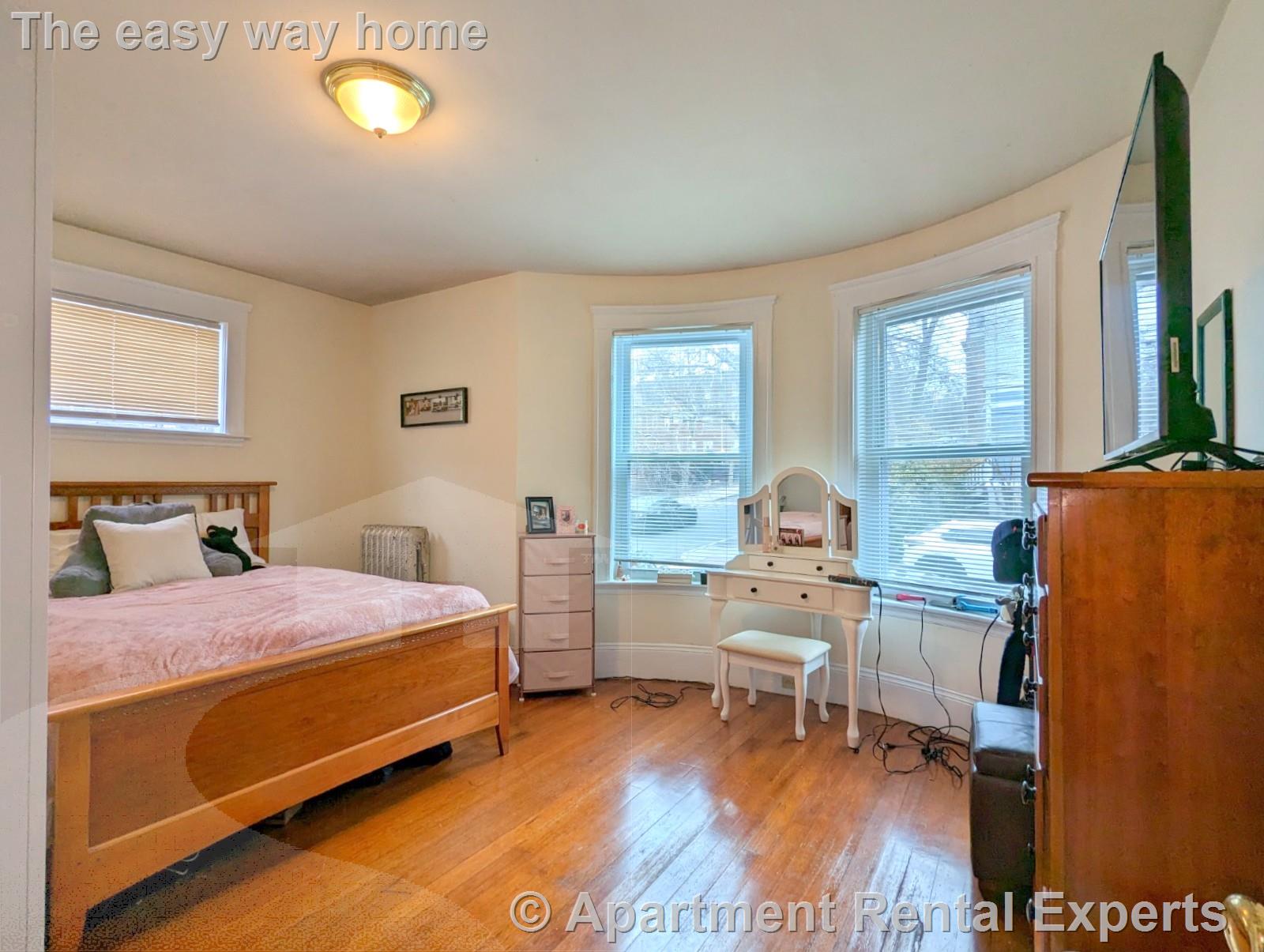 18 Sanborn Ave, Union Square