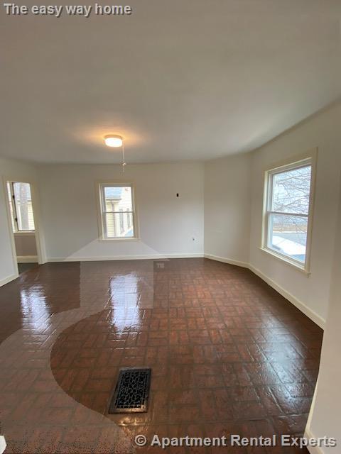 87 Marshall St, Tufts