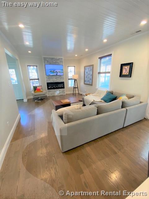 18 Laurel St, Arlington Heights