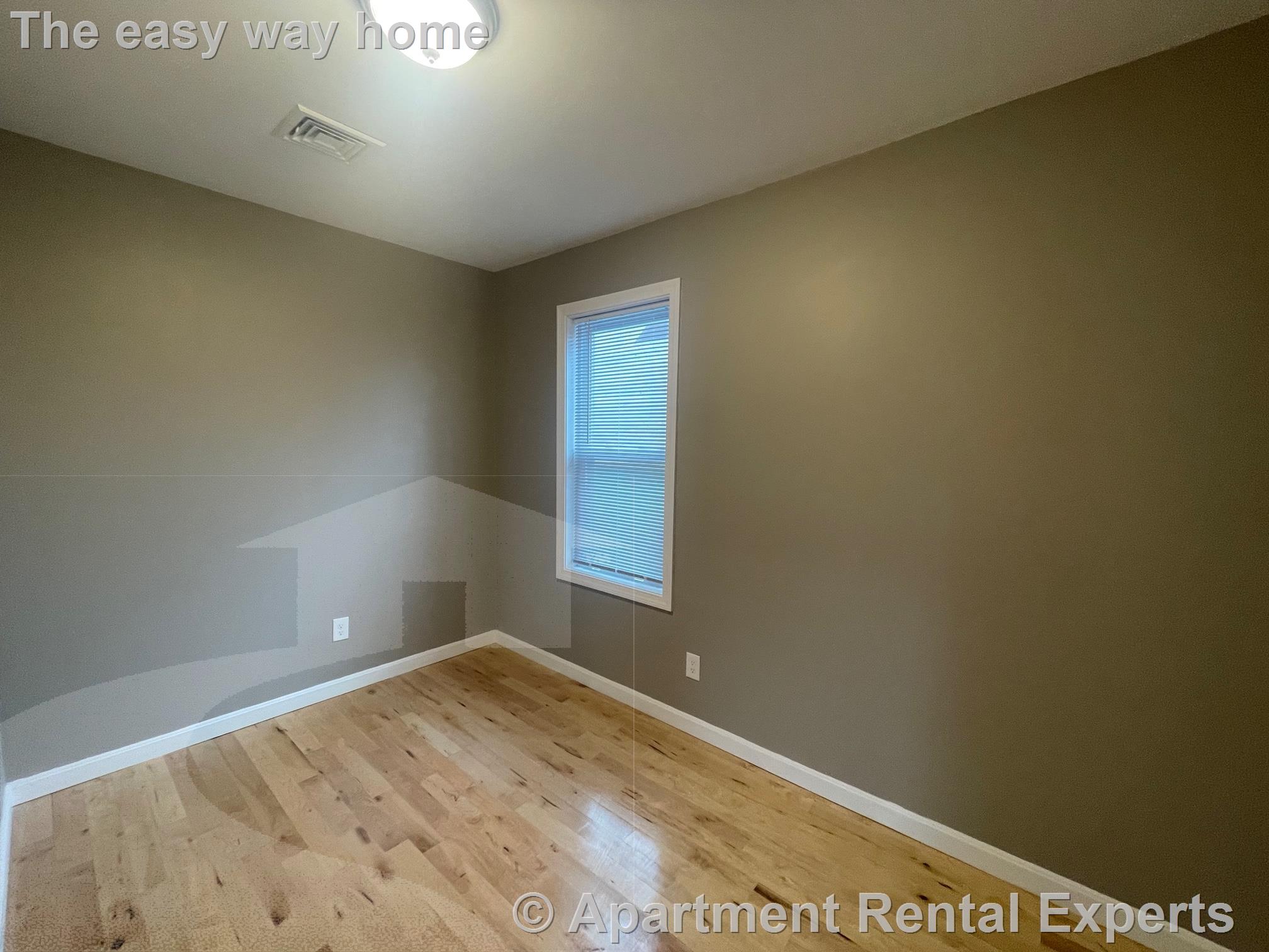 1 Theriault Ct, North Cambridge