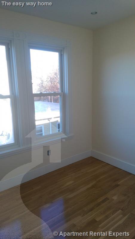 106 Hyde Park Ave, Jamaica Plain