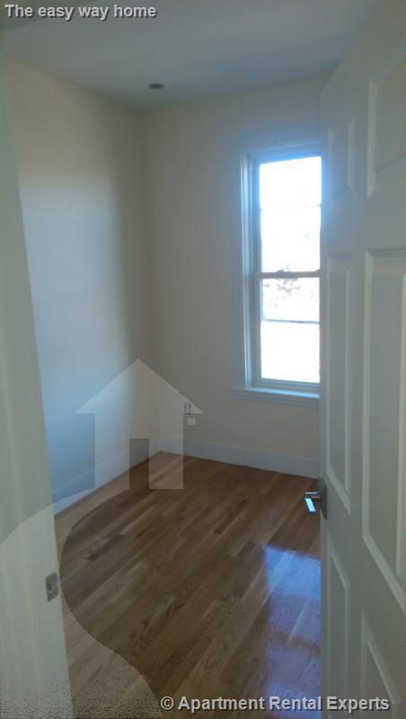 106 Hyde Park Ave, Jamaica Plain