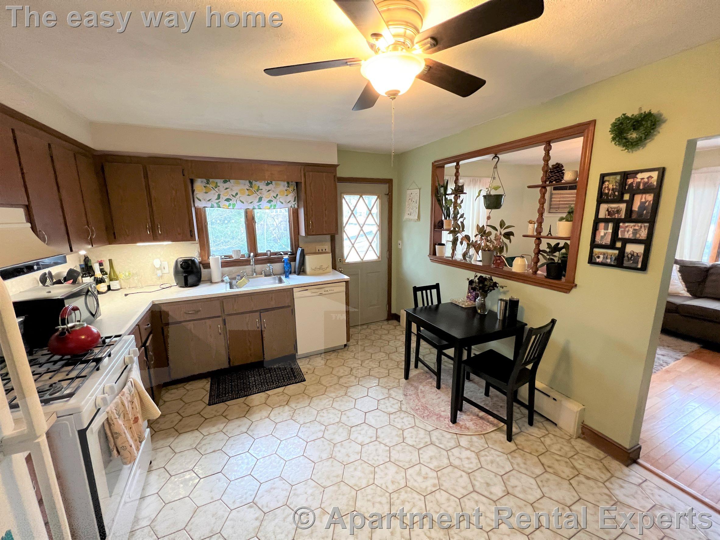 213R Holland St, Davis Square