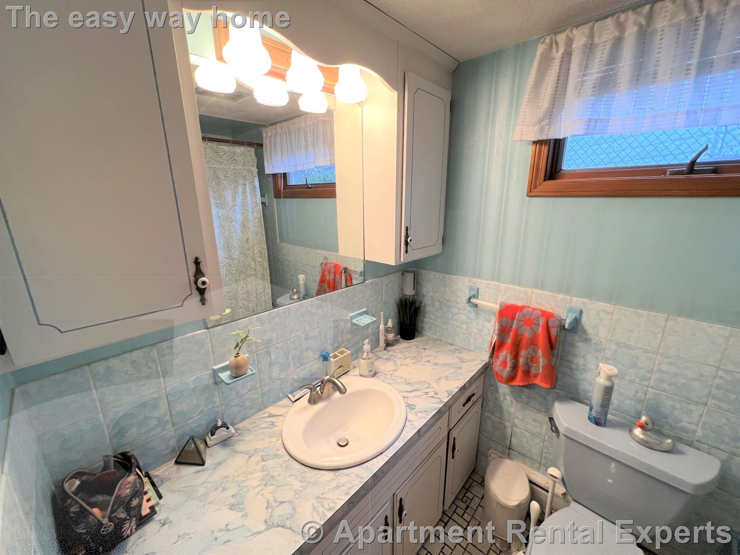 213R Holland St, Davis Square