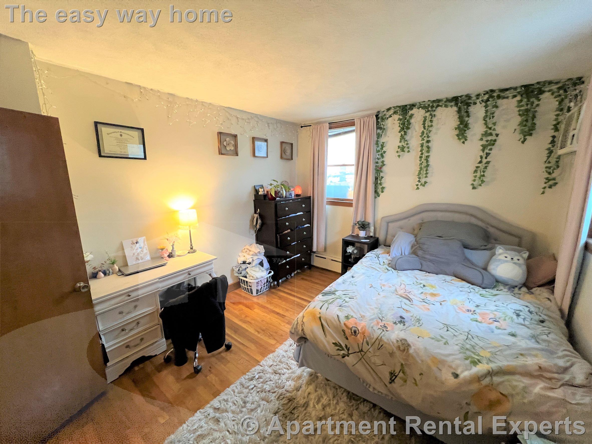 213R Holland St, Davis Square