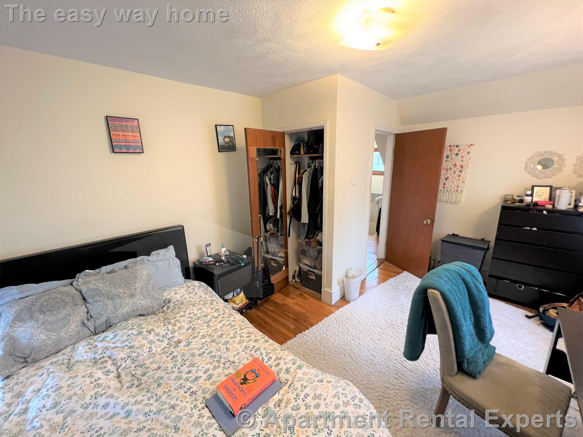 213R Holland St, Davis Square