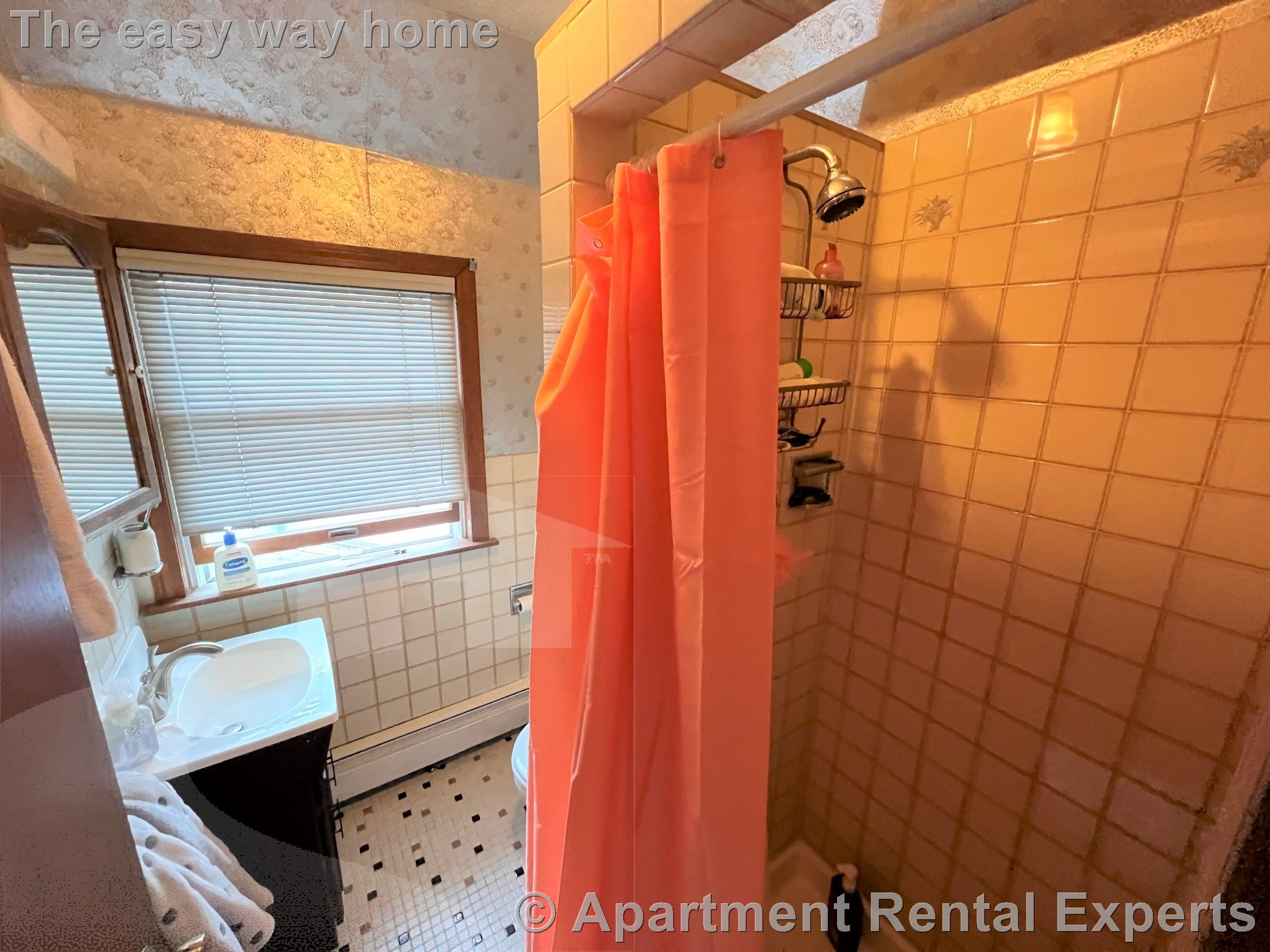 213R Holland St, Davis Square