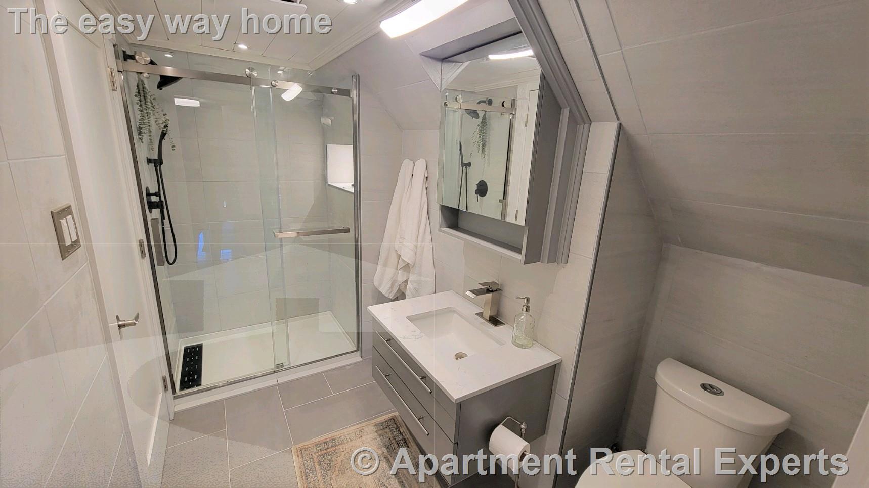 4R Day St, Davis Square