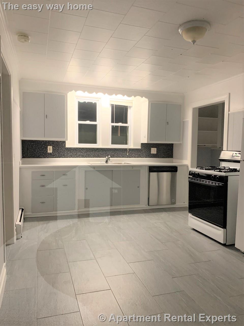 547 Broadway, Ball Square