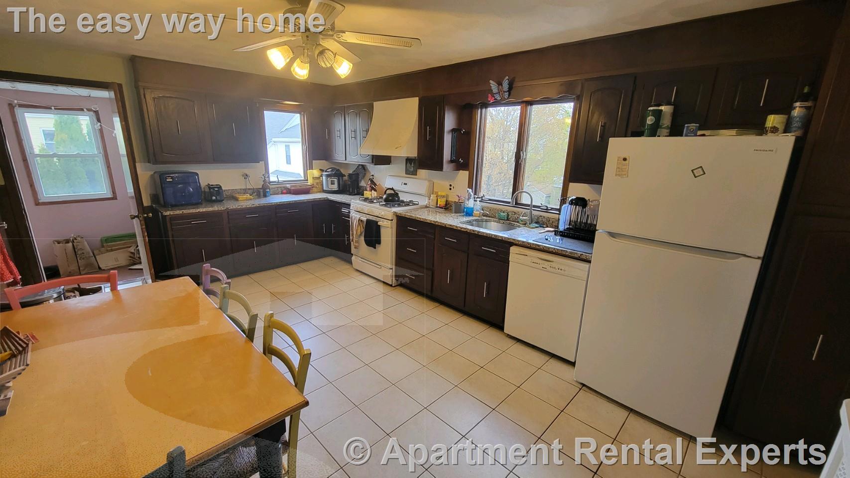 82 Grant Ave, Medford Square