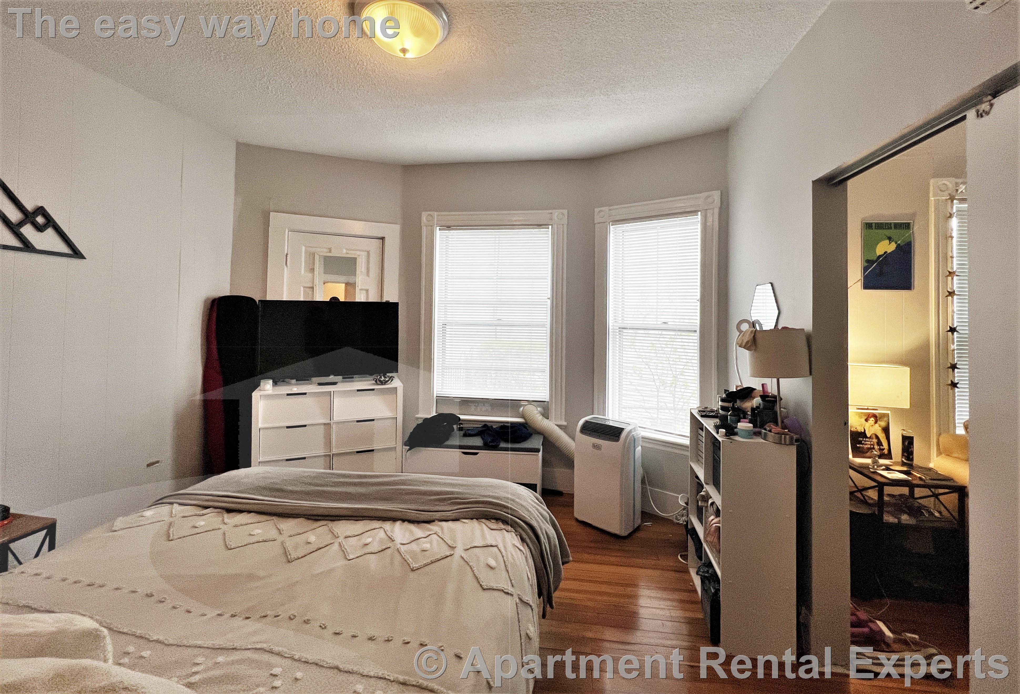 69 Raymond Ave, Tufts