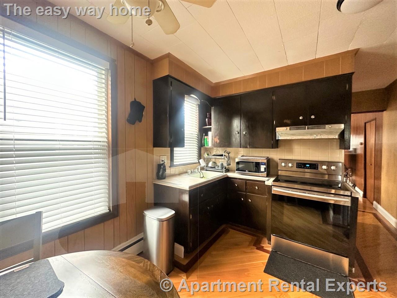 35 School St, Everett