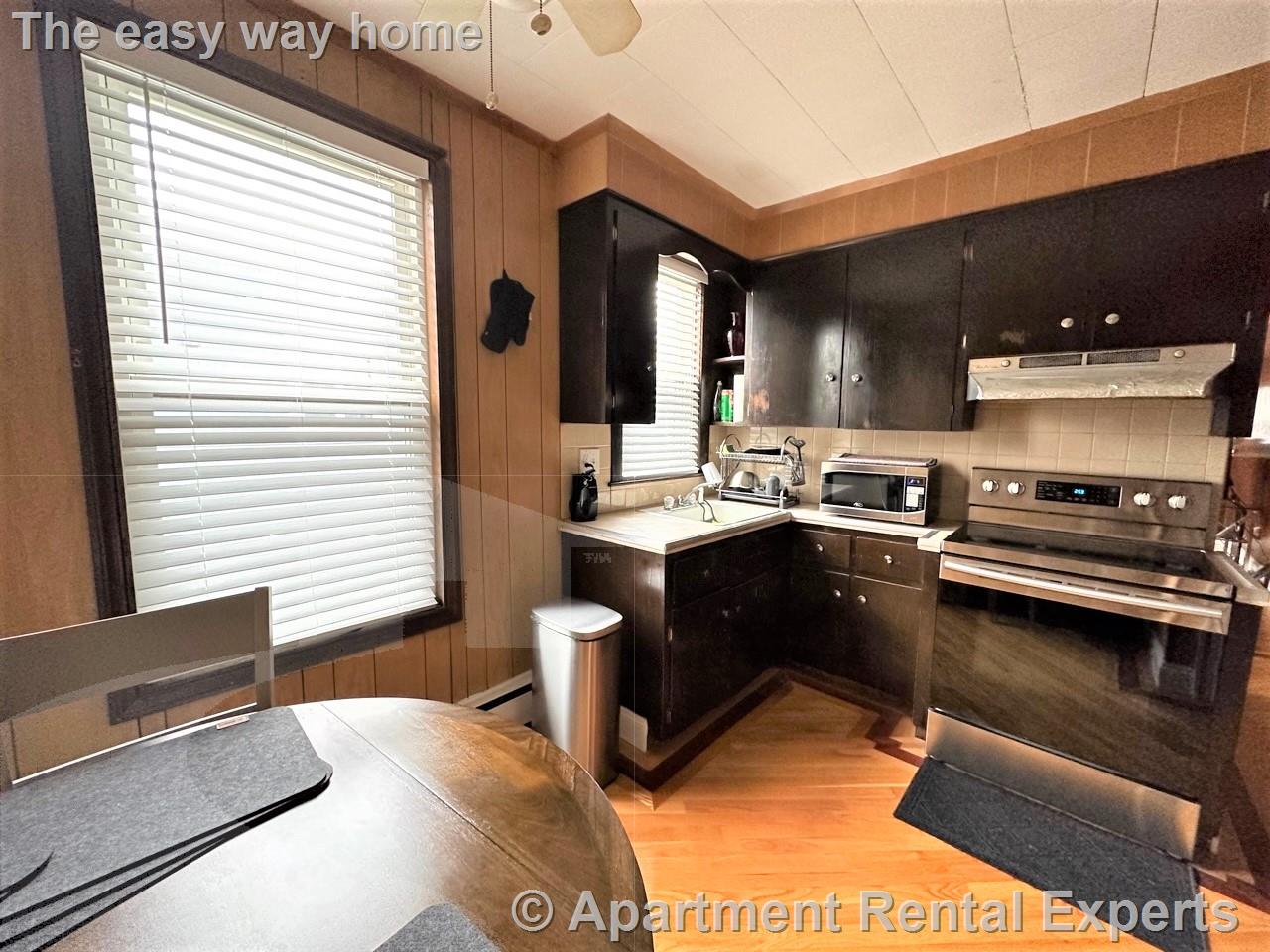 35 School St, Everett