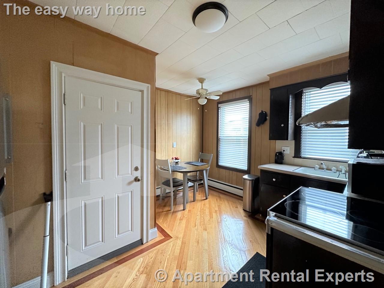 35 School St, Everett