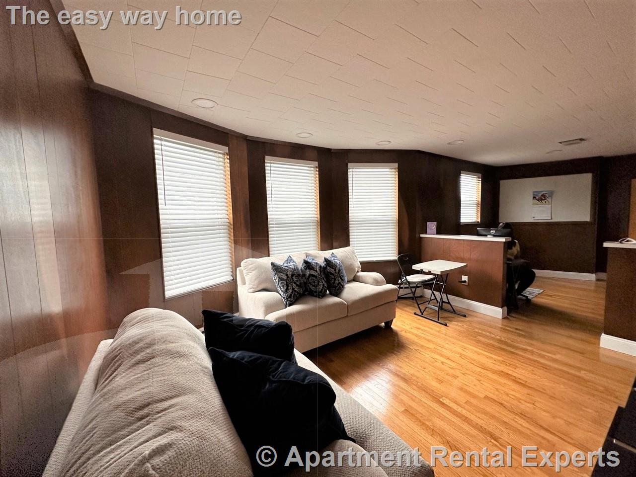 35 School St, Everett