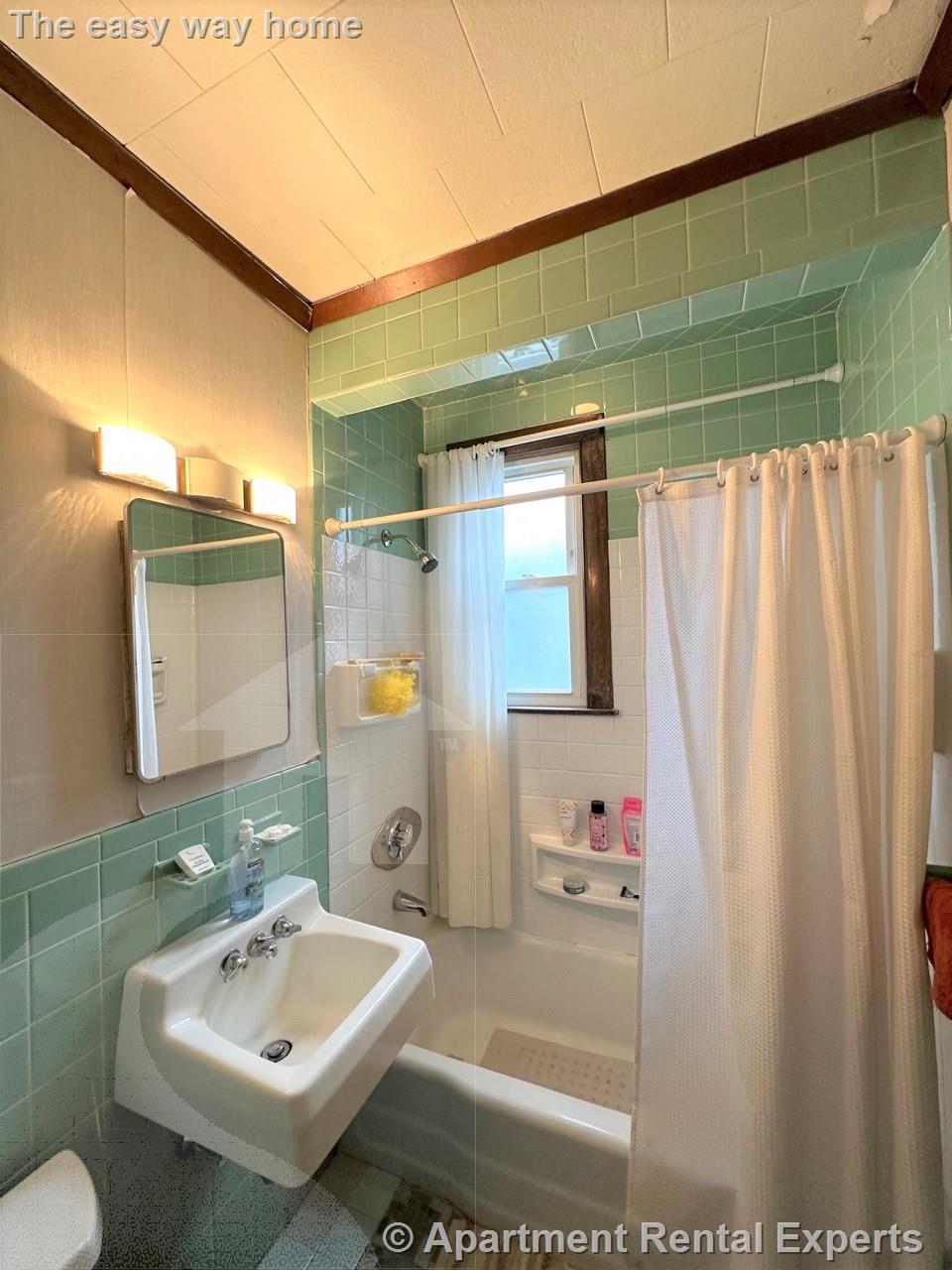 35 School St, Everett