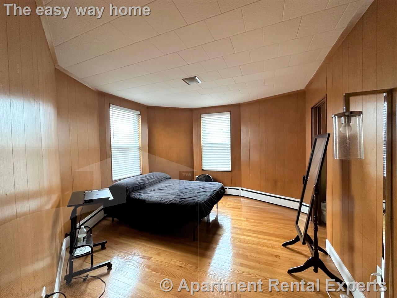 35 School St, Everett