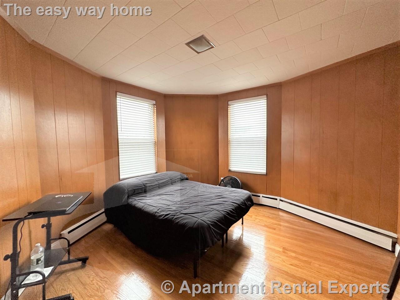 35 School St, Everett