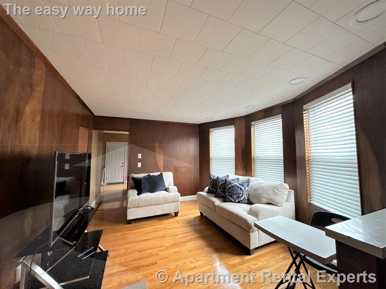 35 School St, Everett